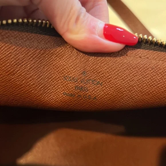 Louis Vuitton Purse - Picture 8 of 8